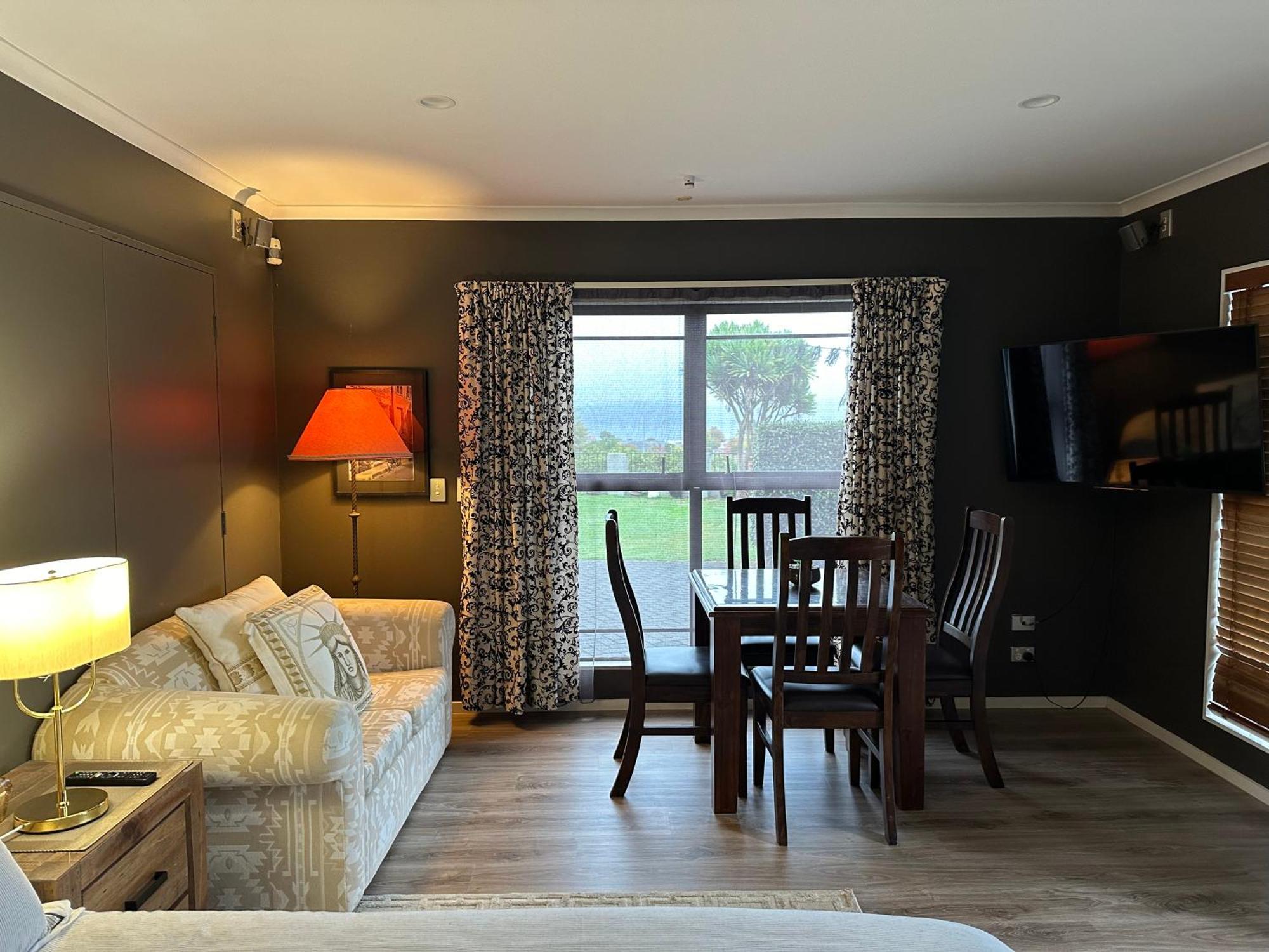 Lakeview Holiday Hideaway Таупо Екстериор снимка